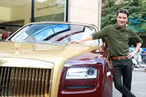 Đấu giá ủng hộ Bắc Giang, Đàm Vĩnh Hưng sở hữu hàng hiệu đắt đỏ nào?