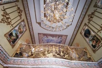 Choáng ngợp biệt thự dát vàng của cảnh sát giao thông nhận hối lộ