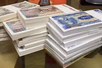 Dịch vụ đổi tiền lẻ sôi động trước Tết Nguyên đán