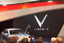 Tài sản tỷ phú Vượng thêm hơn trăm triệu USD ngày xe VinFast ra mắt 