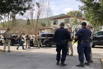 Nổ súng tại khu nhà cựu quân nhân Mỹ, 3 người bị bắt làm con tin