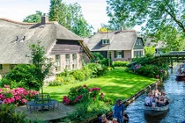 Đón Tết Canh Tý, nhà giàu Việt “đốt tiền” mua tour nước ngoài sang chảnh nào?