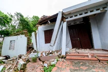 Hàng loạt ngôi nhà nứt toác, đổ sập vì nằm sát mỏ đất sét ở Hạ Long