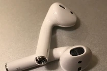 Đập hộp tai nghe không dây AirPods của Apple vừa lên kệ