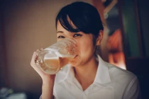 Thực hư việc bà bầu uống bia sinh con da trắng hồng, sạch sẽ