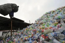 Tận mục bãi phế liệu lớn nhất thế giới ở Trung Quốc