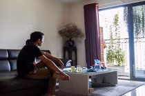 Hai căn hộ trái ngược nhau của hai diễn viên phim “Người phán xử” 