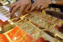 Giá vàng trong nước giảm bất chấp đà tăng của thế giới