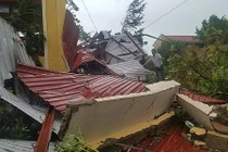 3 người chết, 8 người bị thương trong bão số 10