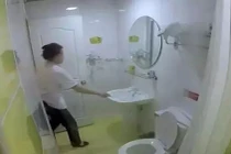 Khăn tắm lau bồn cầu: Còn nhiều kinh hoàng nhân viên khách sạn thề không tiết lộ