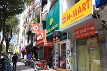 Giá bán nhà phố trung tâm TP.HCM rục rịch giảm