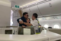 Cựu sếp Vũ Anh Cường sàm sỡ khách nữ VNA, Cty Đất Lành còn nhiều “phốt” tai tiếng