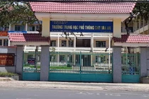 Tự ý tăng tiết học, trường trả lại tiền cho phụ huynh