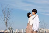 Đêm tân hôn đang hừng hực lửa nóng lại bị chồng cho cái tát trời giáng