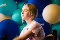 Hotgirl 19 tuổi “đút túi” bộn tiền nhờ công việc lạ: Đặt tên cho con... người khác