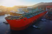 Giàn khai thác khí đốt lớn nhất thế giới bắt đầu hải trình đầu tiên