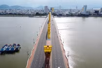 Nhìn từ trên cao quang cảnh Đà Nẵng vắng lặng giữa mùa dịch