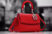 Cảnh chế tác túi xách Dior nghìn đô khiến quý bà phát cuồng 