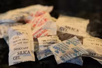 Công dụng hiệu nghiệm bất ngờ từ chiếc túi hút ẩm