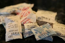 Công dụng hiệu nghiệm bất ngờ từ chiếc túi hút ẩm