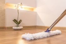 Bật mí cách giữ sàn gỗ luôn sạch và sáng bóng