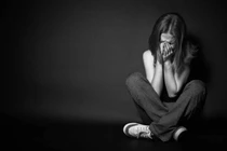 Cãi nhau với mẹ chồng, chồng làm một việc khiến tôi đau đớn tột cùng 