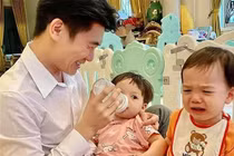 Làm bố đơn thân, con trai bầu Hiển chăm con siêu khéo