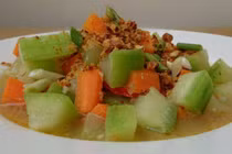 Cậu bé 4 tuổi ngộ độc sau khi ăn bầu xào