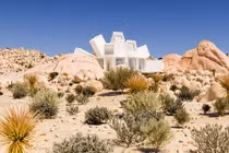 Mãn nhãn nhà container thiết kế siêu độc lạ giữa sa mạc 