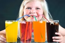 Điều gì xảy ra khi trẻ thường xuyên uống nước ngọt có gas