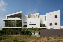 Sử dụng “rèm cây xanh”, nhà hướng Tây mát rượi như điều hòa