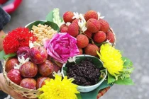 Mâm cúng Tết Đoan Ngọ “đắt như tôm tươi” giá chỉ từ 99.000 đồng