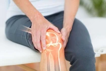 Thoái hóa khớp gối nên hạn chế đi lại