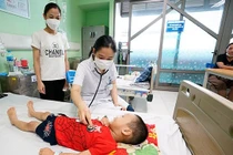 Bệnh nhi ngộ độc, suy thận cấp do uống vitamin D quá liều đang điều trị tại Bệnh viện Nhi trung ương 
