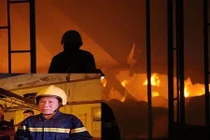 Ảnh: Trắng đêm chữa cháy kho vải, hóa chất ở Sài Gòn