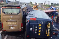 Tai nạn liên hoàn làm nhiều người trọng thương, cao tốc HLD tê liệt