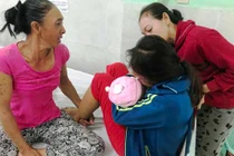 Bé gái 1 tháng tuổi nghi bị cha say xỉn đè chết