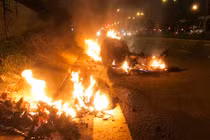 Cháy xe máy kinh hoàng ở cửa ngõ Sài Gòn, một người bị bỏng