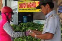 Chiếm vỉa hè để "hốt bạc" nhờ lợi dụng chiến dịch “chuối nghĩa tình”