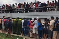 Cười “rụng răng” khi chứng kiến một vụ tự tử giữa Sài Gòn