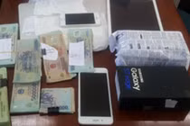 Bảo vệ trộm điện thoại hơn 1,5 tỷ tặng gia đình bạn gái