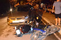 Ôtô của người nước ngoài làm loạn, nhiều người nhập viện