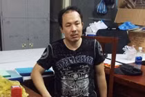 Cảnh sát khống chế tội phạm có 2 khẩu súng, đạn lên nòng