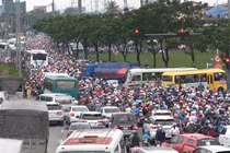 Cửa ngõ về Miền Tây “tê liệt” kinh hoàng giữa biển người, xe