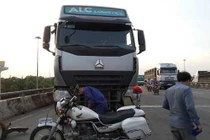 TP HCM: Tài xế Đài Loan lái container chống đối CSGT