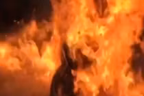 “Dậy sóng” cảnh người phụ nữ đốt xe tay ga, phát ngôn bừa bãi