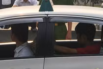 Giây phút kinh hoàng tài xế taxi bị cướp siết cổ ở Sài Gòn