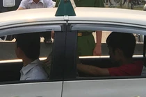 Giây phút kinh hoàng tài xế taxi bị cướp siết cổ ở Sài Gòn