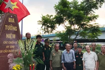 Đồng đội tưởng niệm 52 chiến sĩ hy sinh bảo vệ cầu Rạch Chiếc