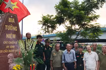 Đồng đội tưởng niệm 52 chiến sĩ hy sinh bảo vệ cầu Rạch Chiếc